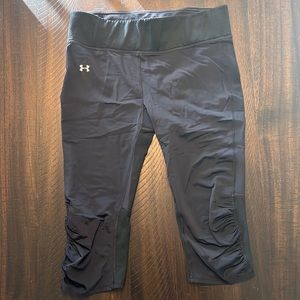 Black Heat Gear Under Armour Crop Leggings